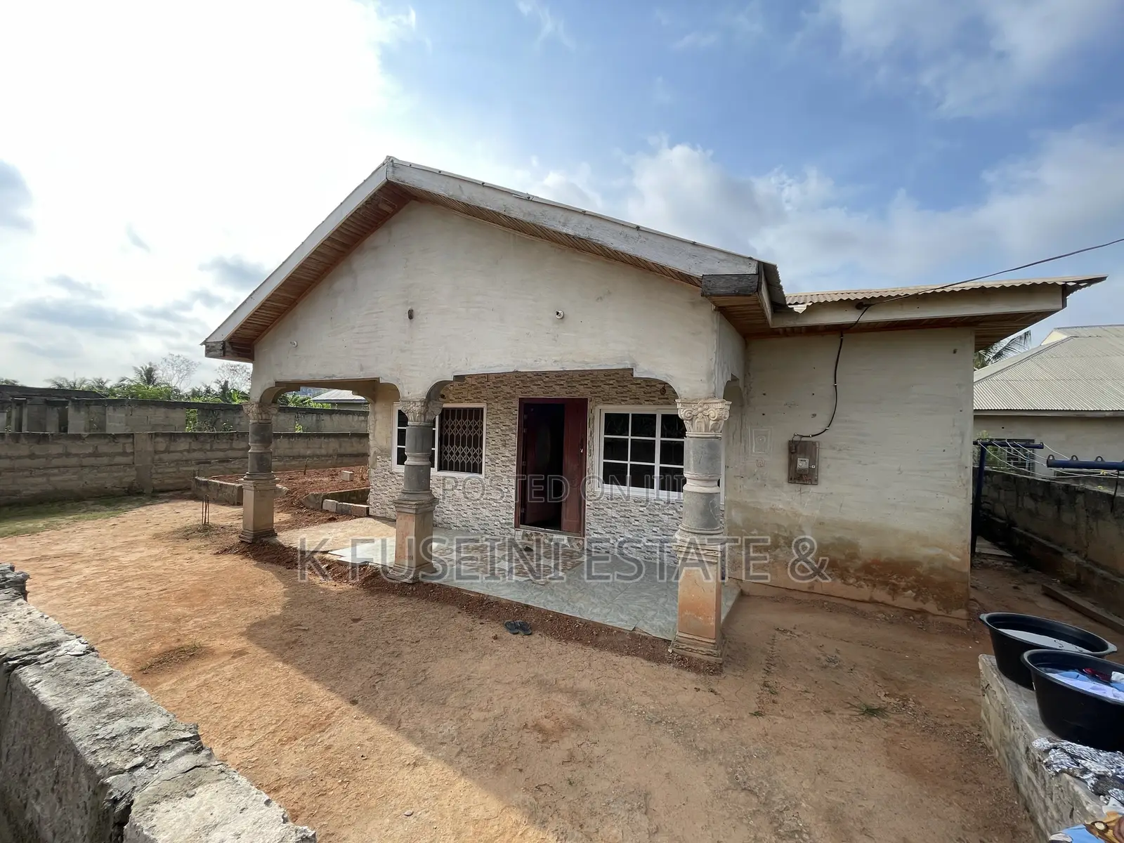3bdrm House in K Fuseini Estate, Kumasi Metropolitan for sale in Kumasi Metropolitan