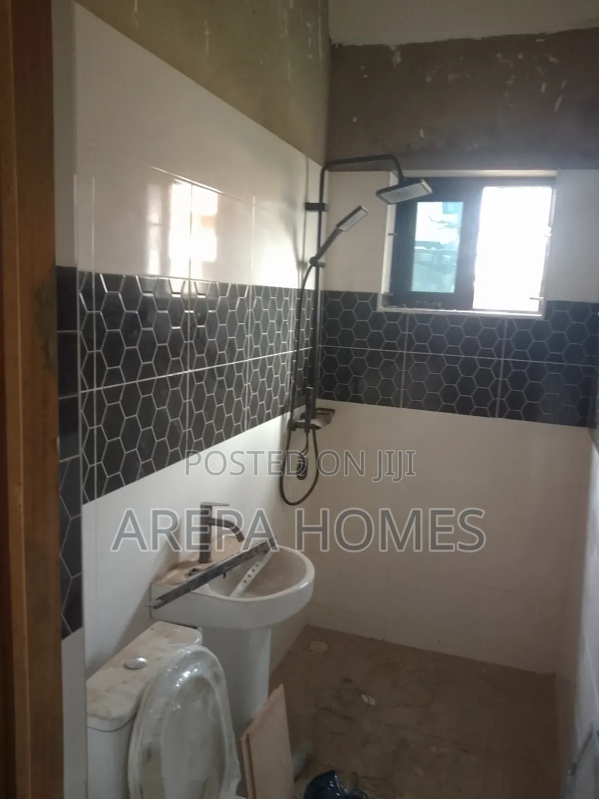 1bdrm Apartment in Arepa Homes, Madina for rent in Madina