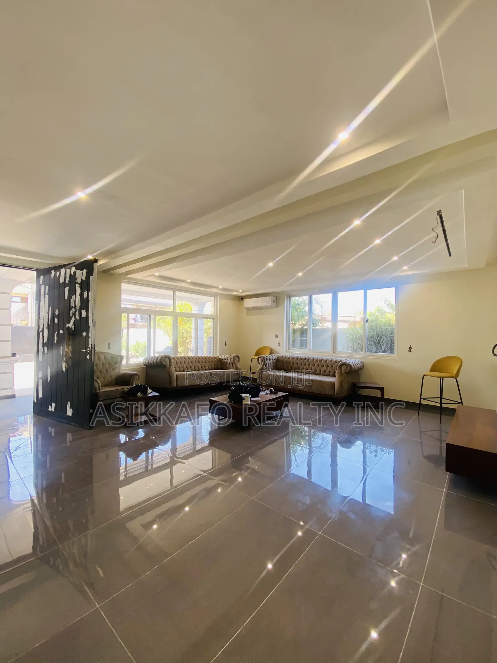 4bdrm Duplex in Kotobaabi, Spintex for rent in Spintex