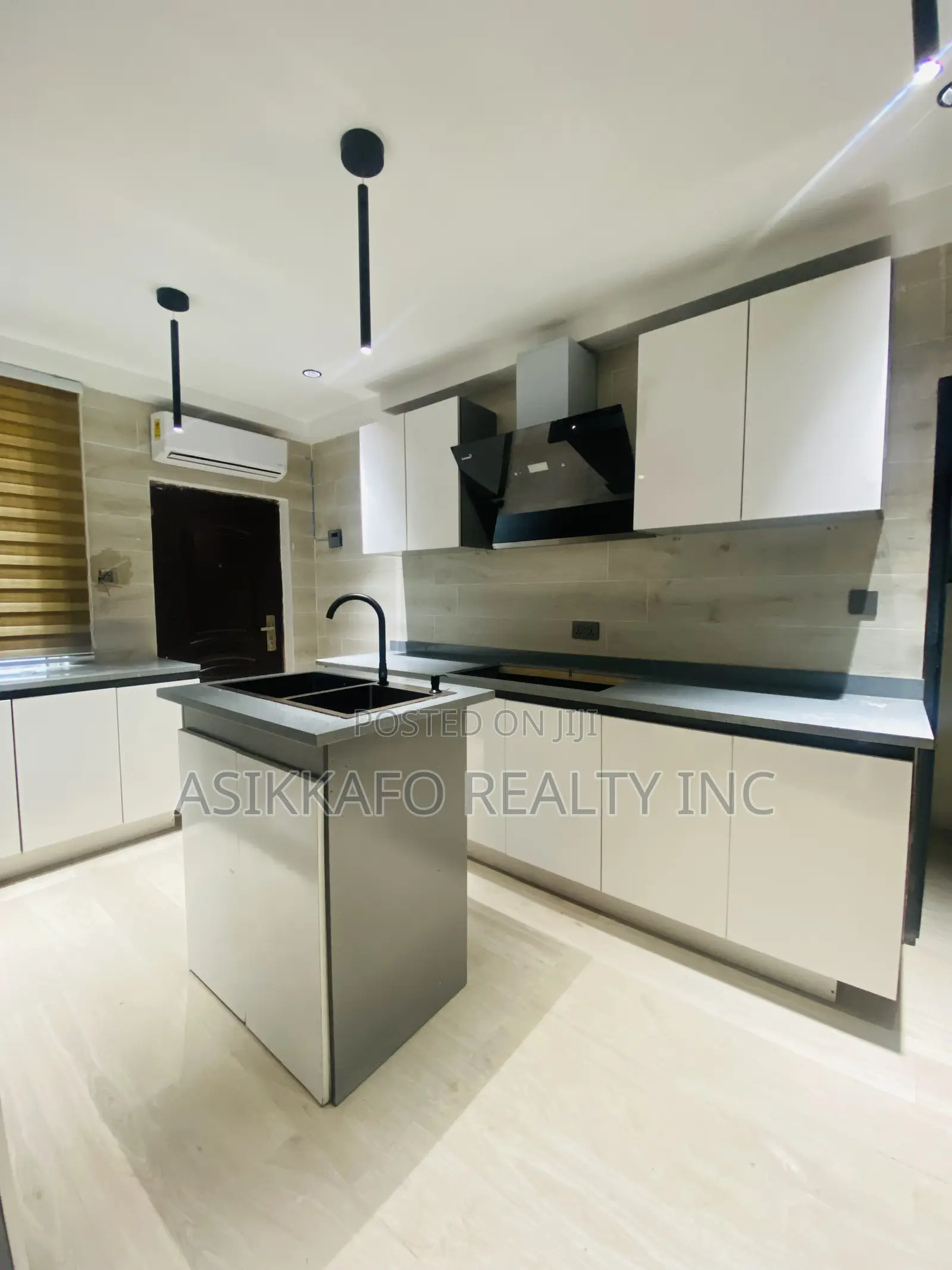 4bdrm Duplex in Kotobaabi, Spintex for rent in Spintex