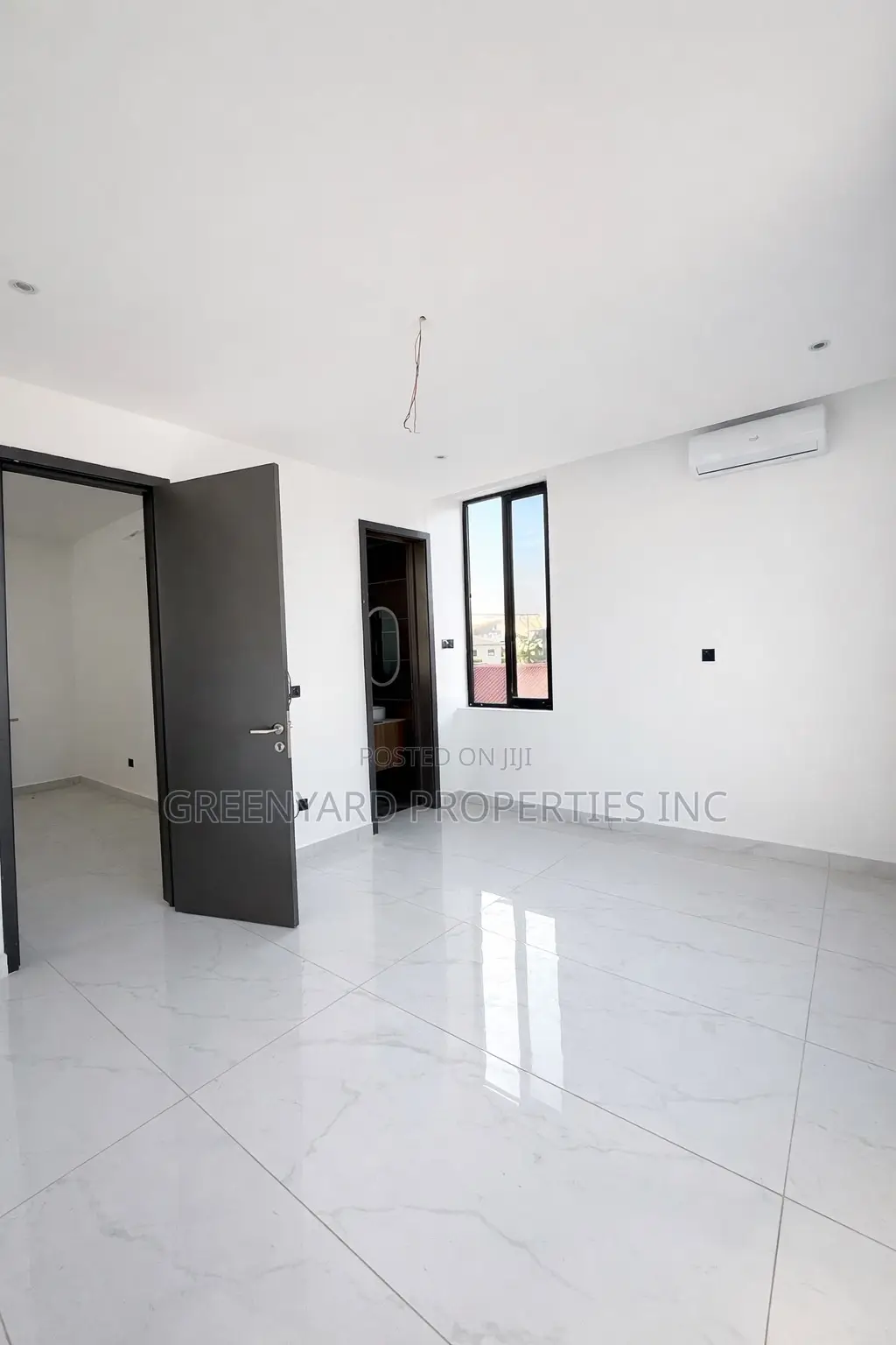 6bdrm Mansion in Adjiringanor, Adjiriganor for sale in Adjiriganor