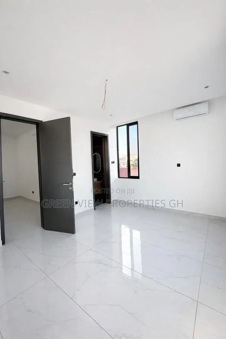 6bdrm Duplex in East Legon for sale in East Legon