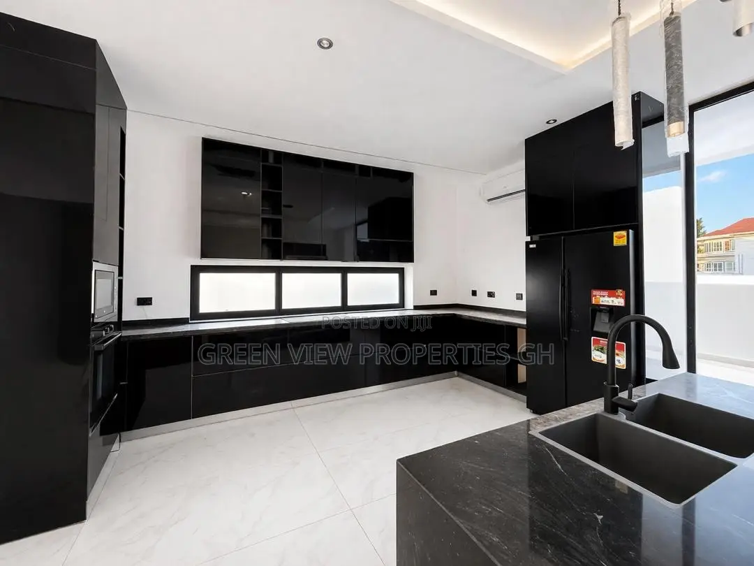 6bdrm Duplex in East Legon for sale in East Legon
