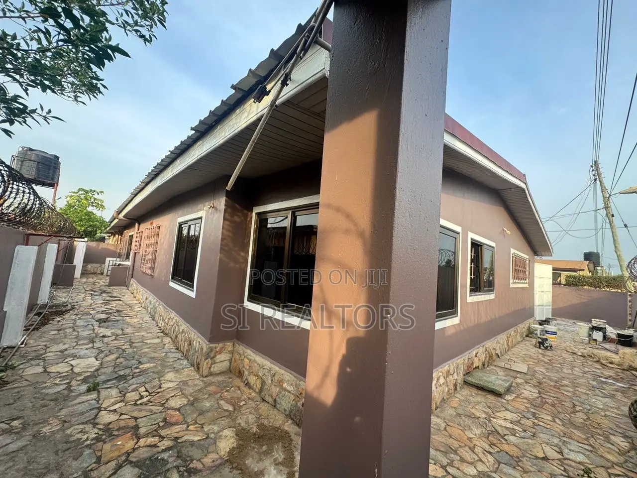 4bdrm Bungalow in Regimanuel Gray, Sakumono for rent in Sakumono