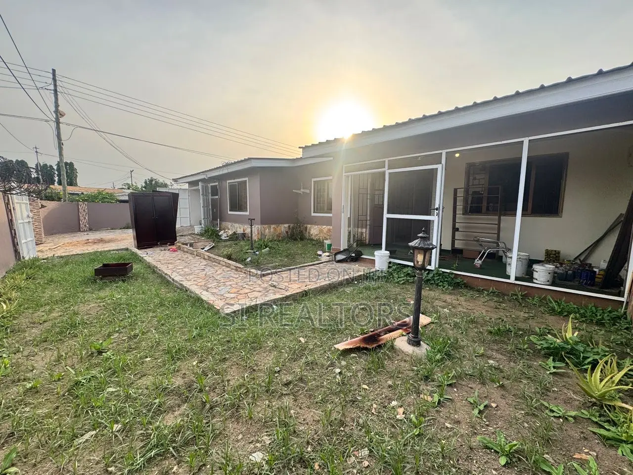 4bdrm Bungalow in Regimanuel Gray, Sakumono for rent in Sakumono
