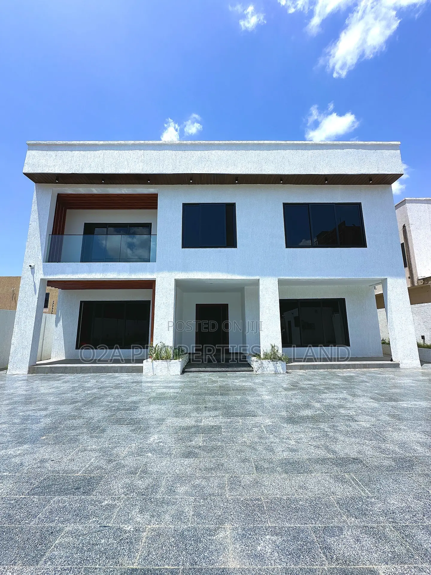 5bdrm House in East Airport for sale in Airport Residential Area