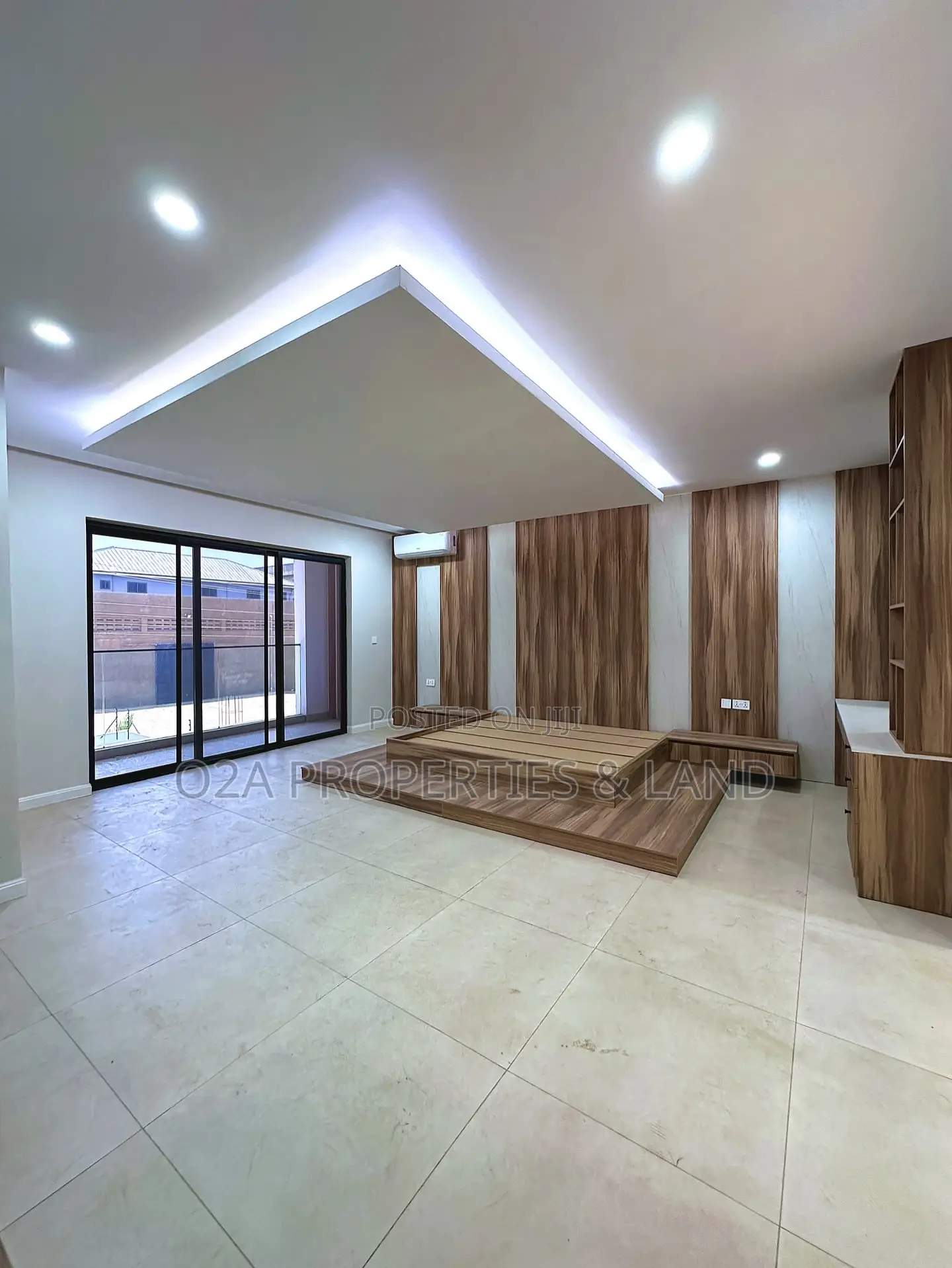 5bdrm House in East Airport for sale in Airport Residential Area
