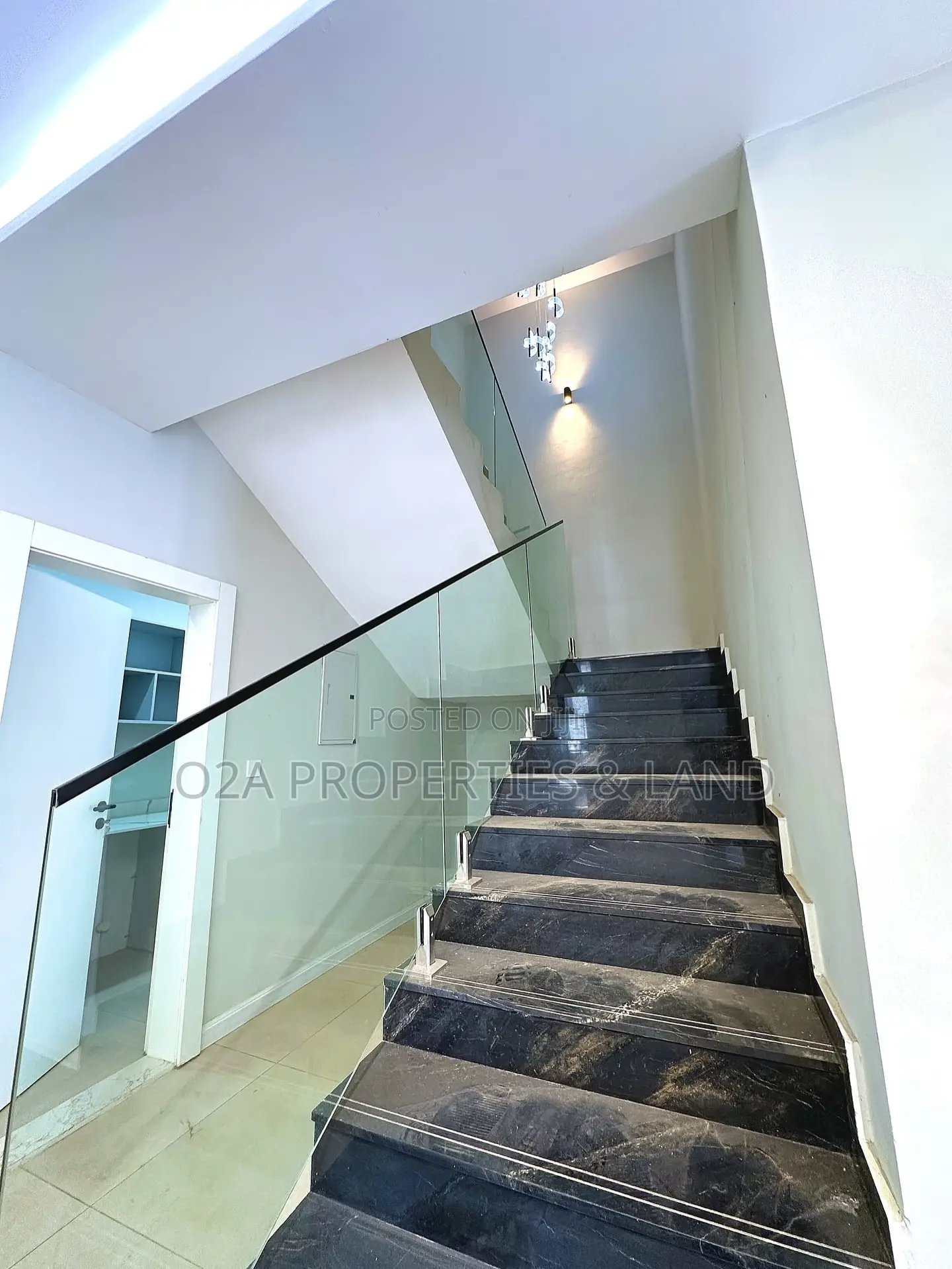 5bdrm House in East Airport for sale in Airport Residential Area