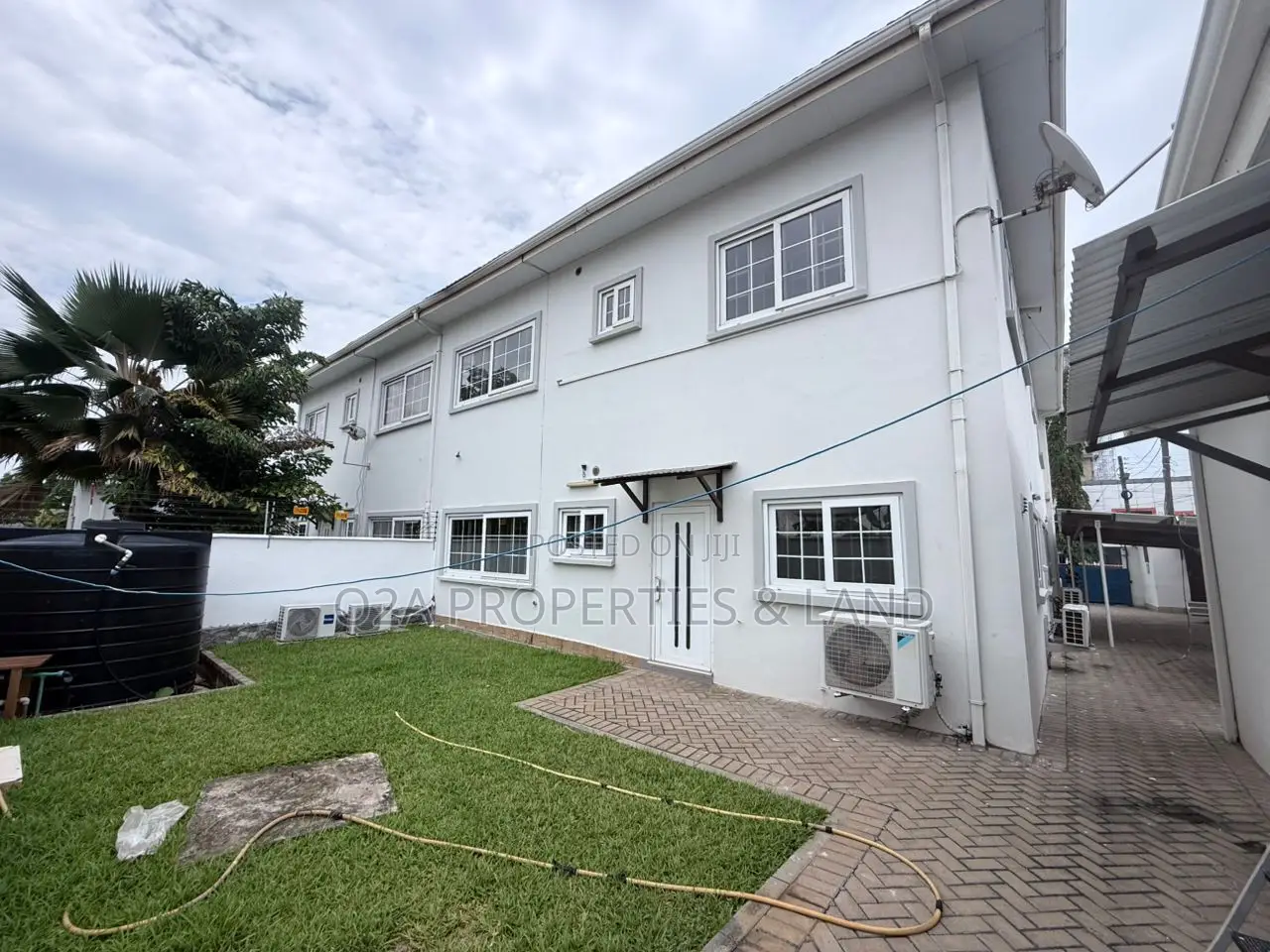 4bdrm House in Labone, Coffee Shop Area for rent in Coffee Shop Area