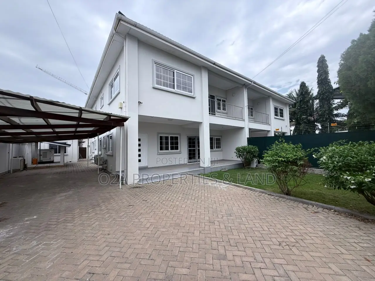 4bdrm House in Labone, Coffee Shop Area for rent in Coffee Shop Area