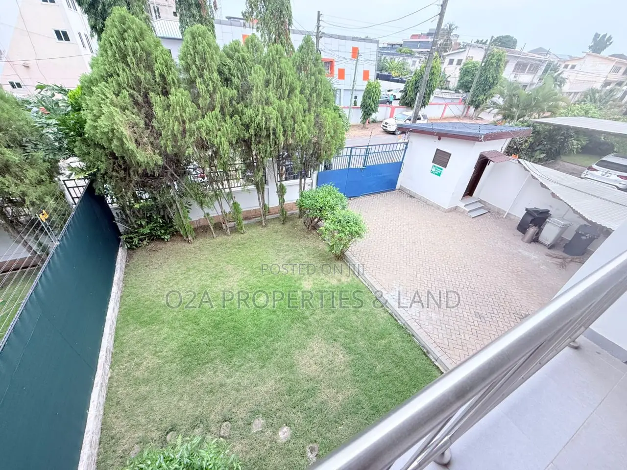 4bdrm House in Labone, Coffee Shop Area for rent in Coffee Shop Area