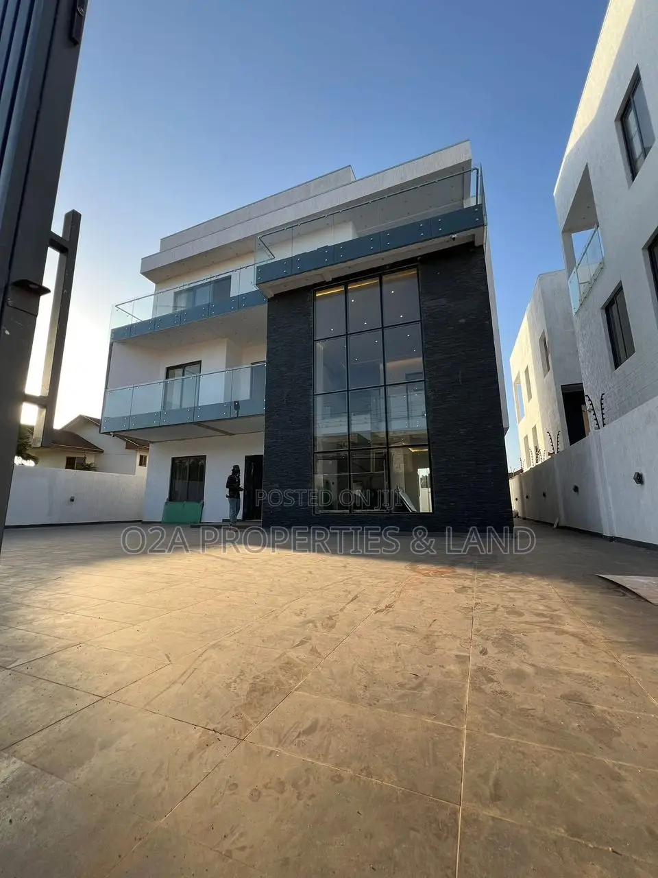 4bdrm Penthouse in Adjiringanor, Ability for sale in Ability