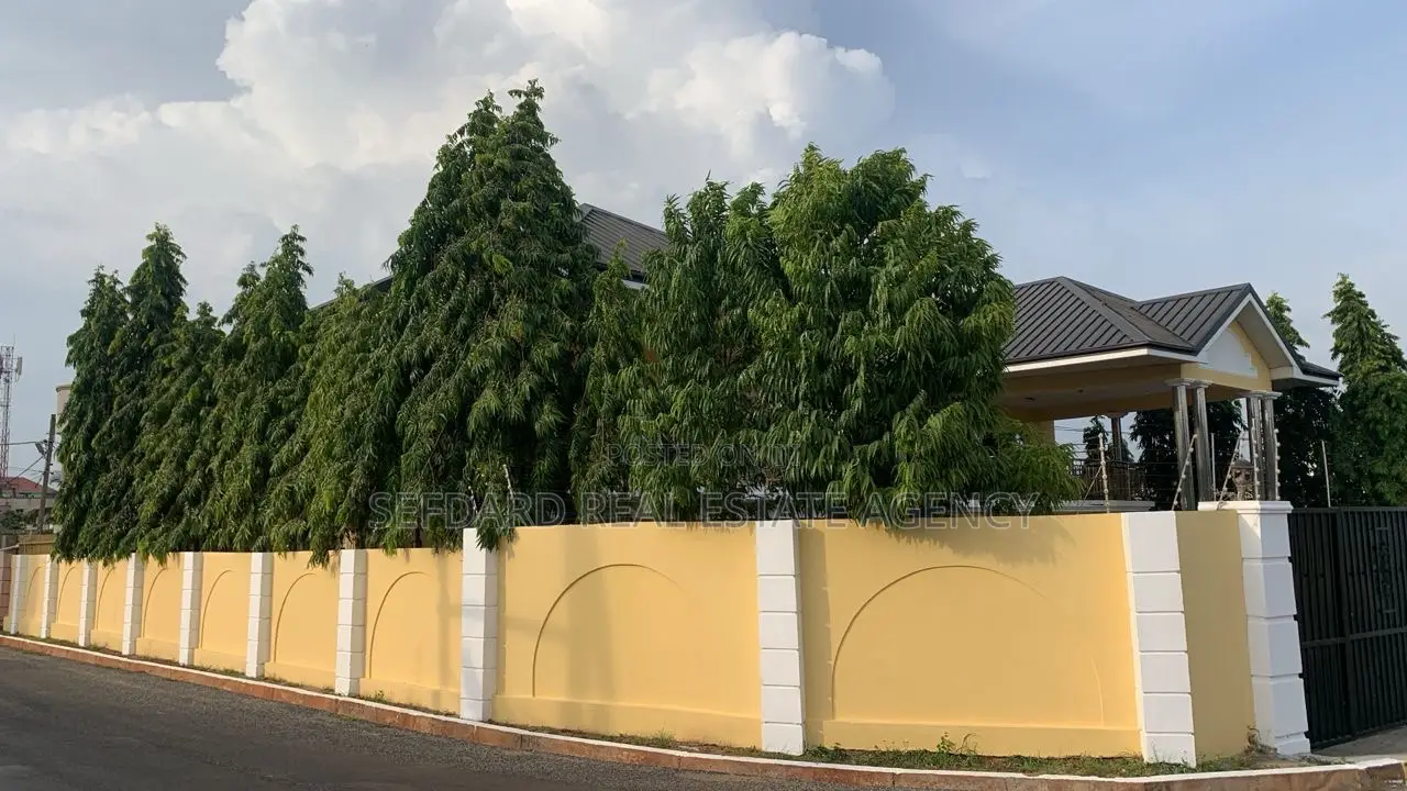 9bdrm House in East Legon for rent in East Legon