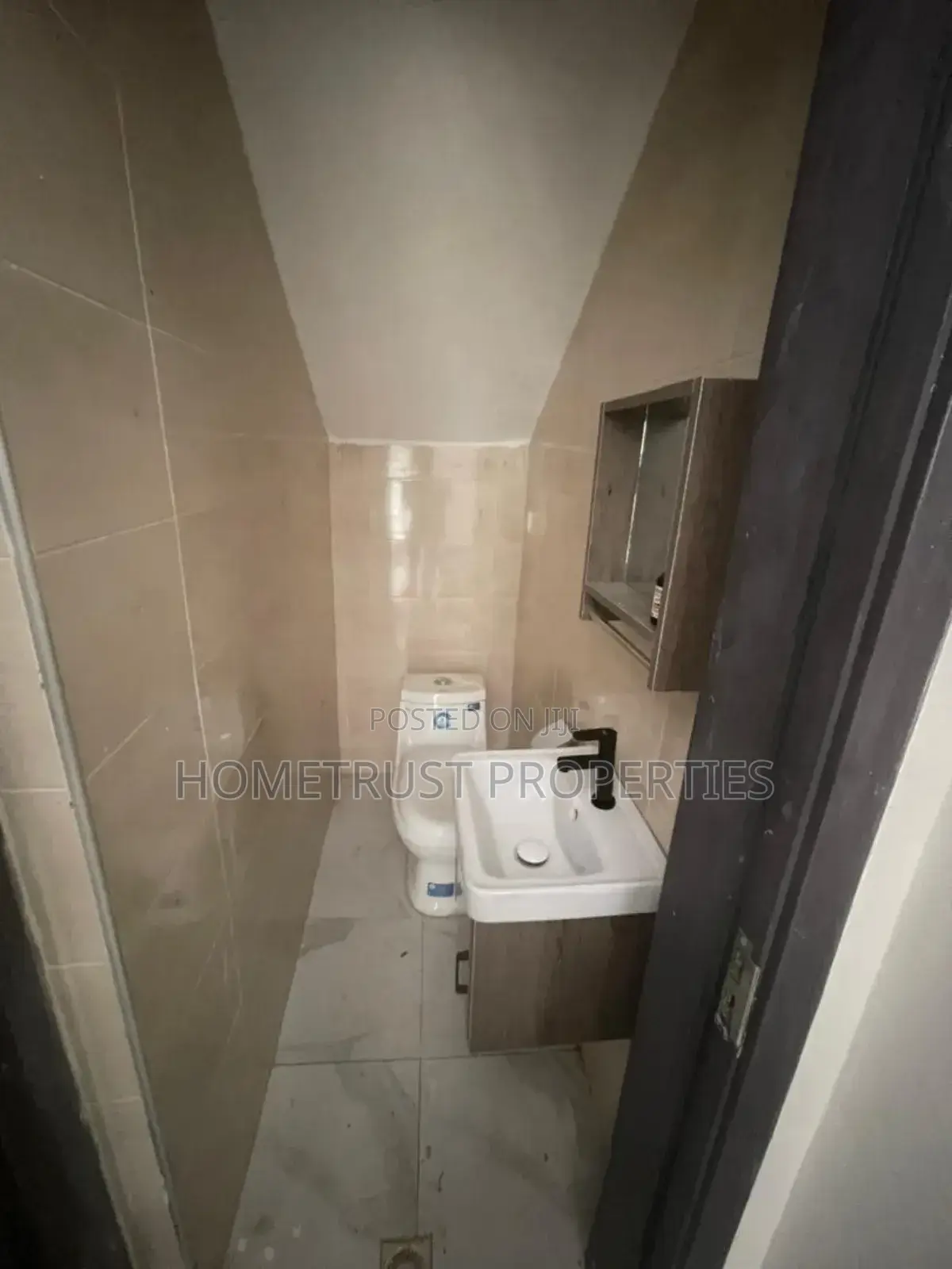 4bdrm Apartment in Taifa Mr. Agyei Area, Police Station for rent in Police Station
