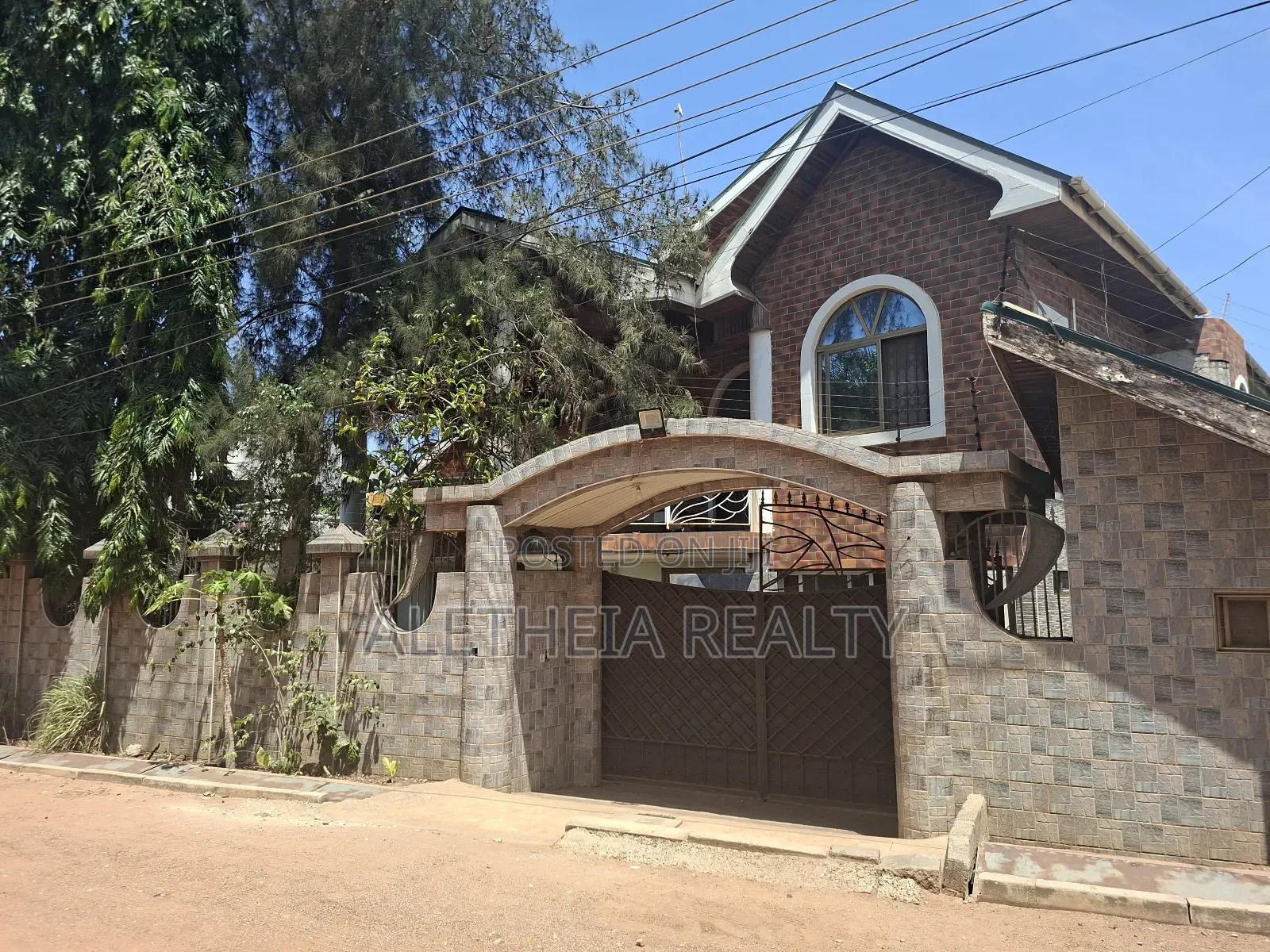 Furnished 7bdrm Mansion in American House for sale in American House