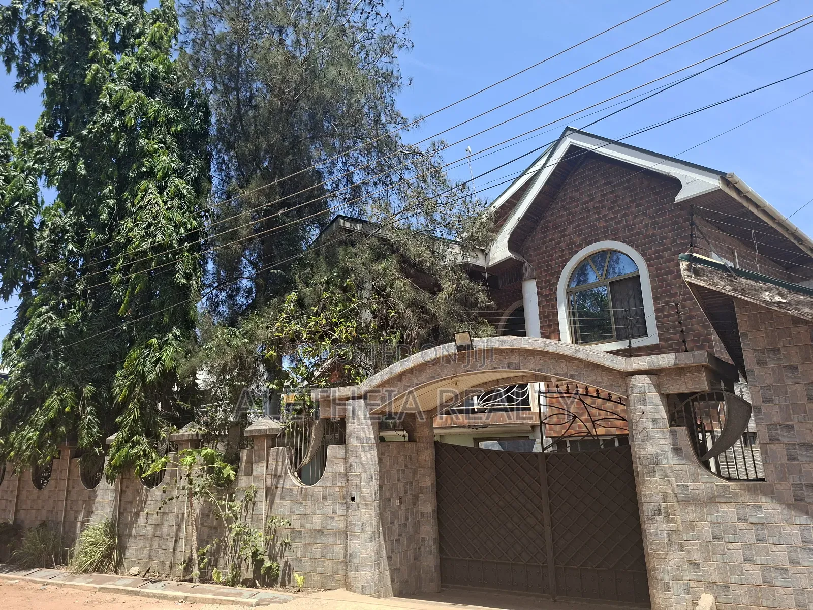 Furnished 7bdrm Mansion in American House for sale in American House
