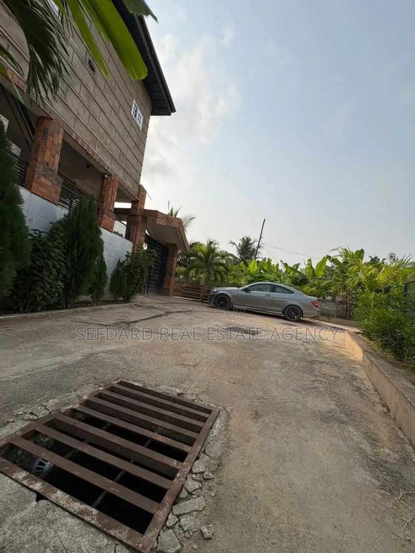 5bdrm Apartment in Sefdard Properties, Amasaman for sale in Amasaman