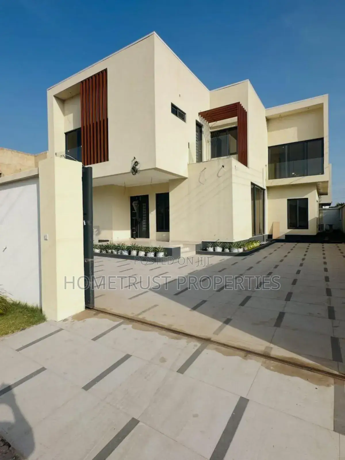 4bdrm Duplex in East Legon, American House for sale in American House