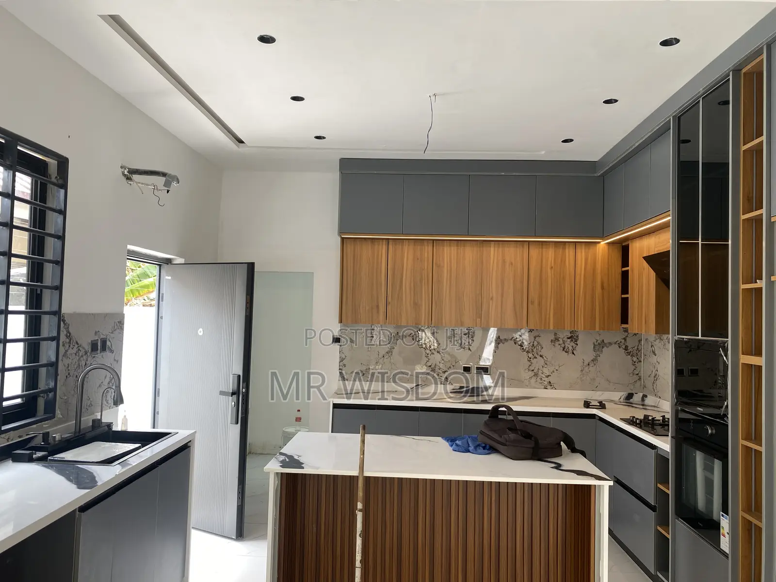 4bdrm Bungalow in Lakeside Estate for sale in Lake Side Estate