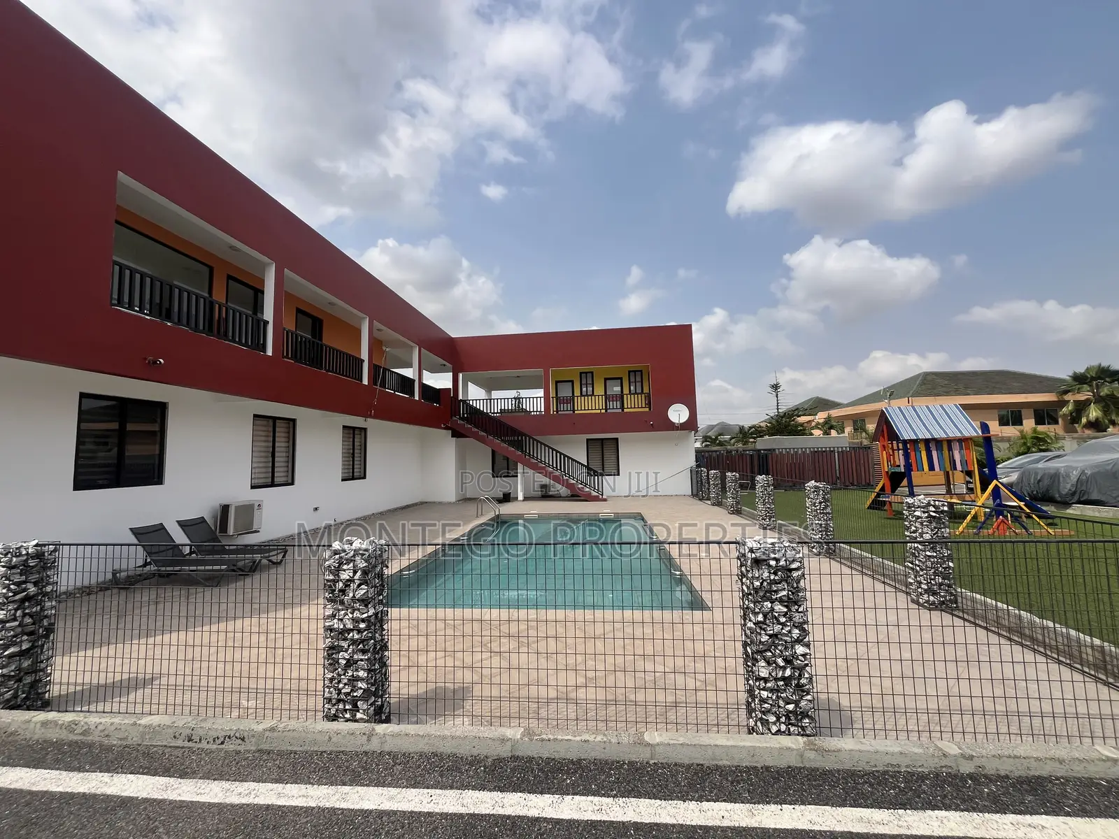 3bdrm Townhouse / Terrace in East Legon, American House for rent in American House