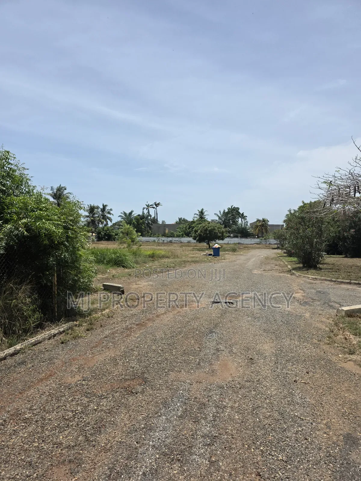 2.4 Acre Land With 6 Bedrooms House in Sakumono