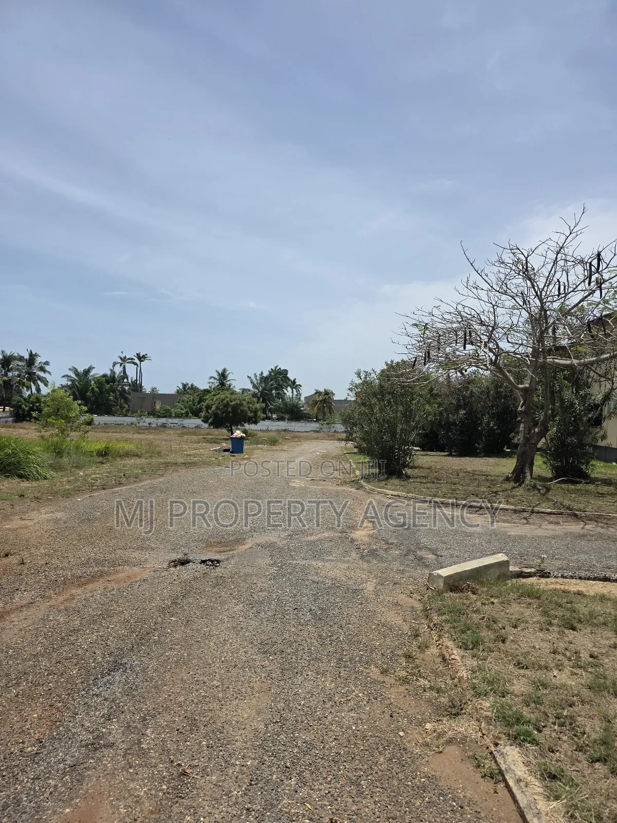 2.4 Acre Land With 6 Bedrooms House in Sakumono