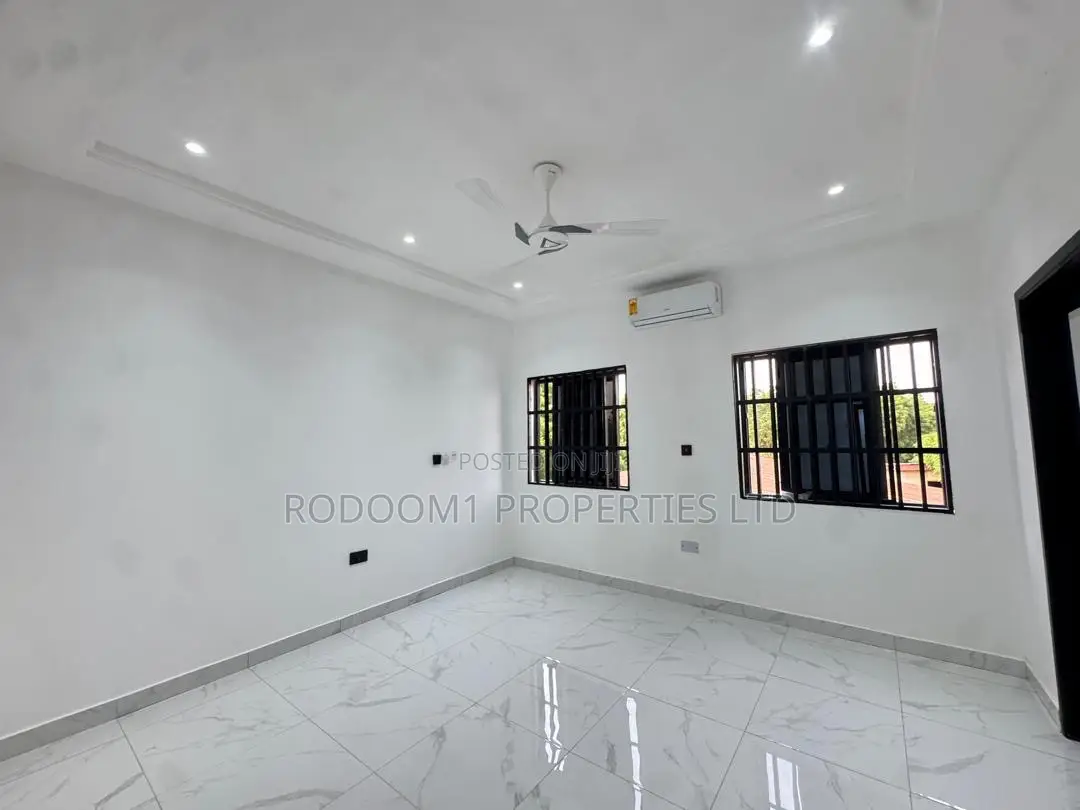 5bdrm House in Adenta Housing for sale in Adenta