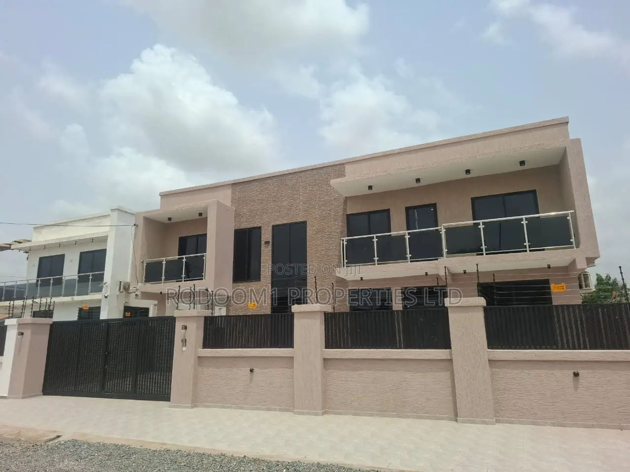5bdrm House in Adenta Housing for sale in Adenta
