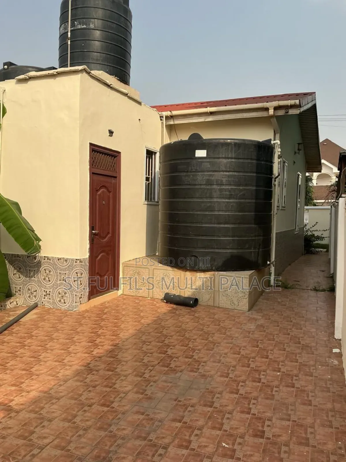 6bdrm House in Botwe Near Little for rent in Little Roses Area