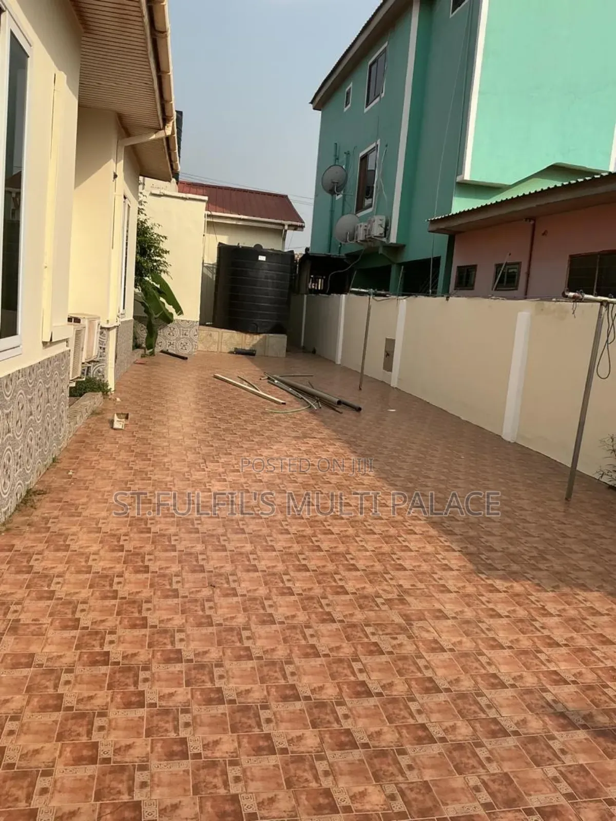 6bdrm House in Botwe Near Little for rent in Little Roses Area