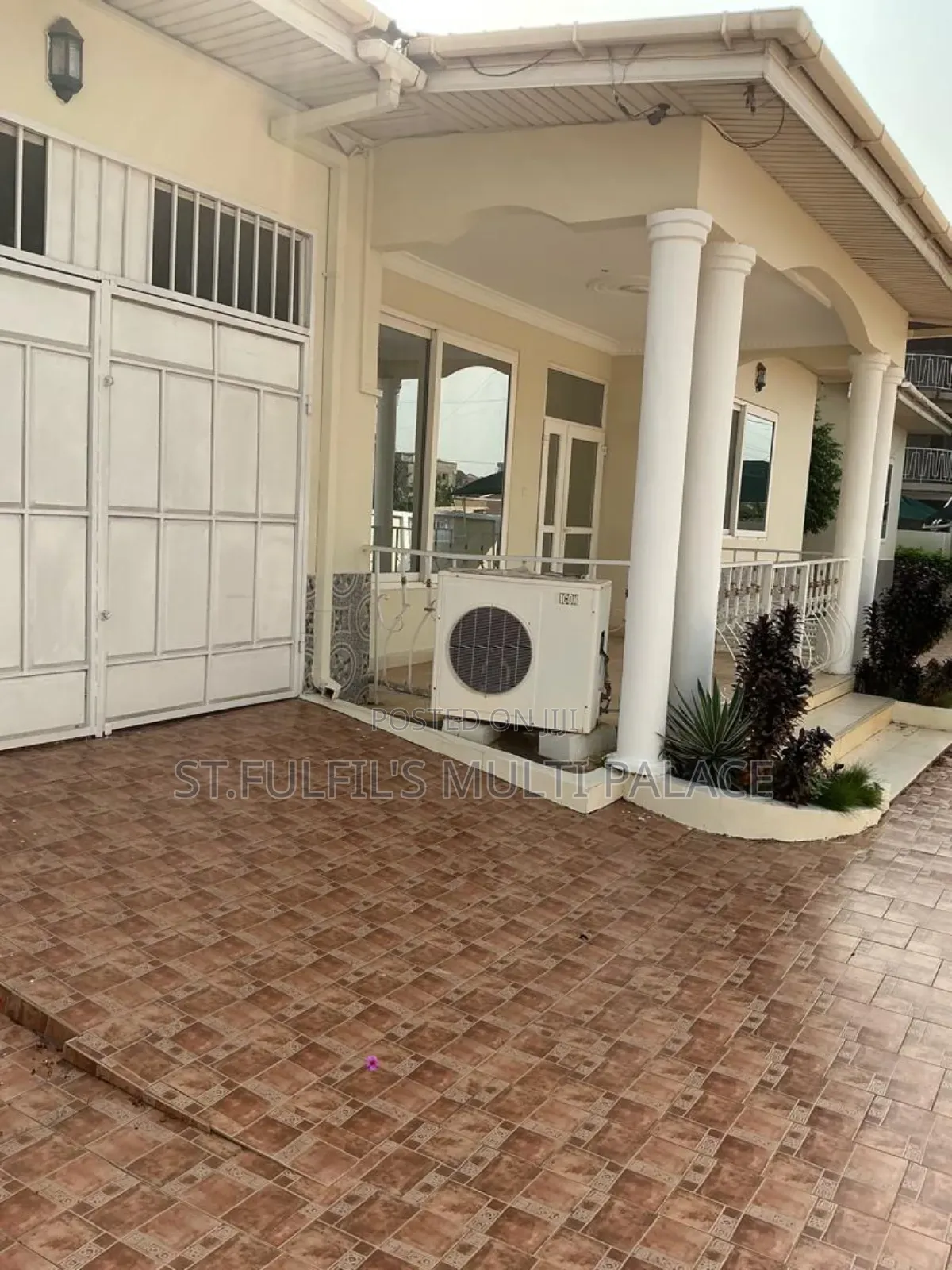 6bdrm House in Botwe Near Little for rent in Little Roses Area