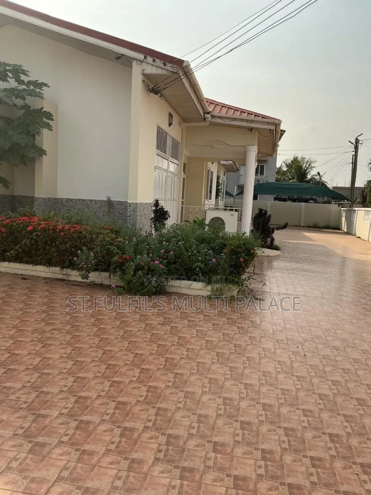6bdrm House in Botwe Near Little for rent in Little Roses Area
