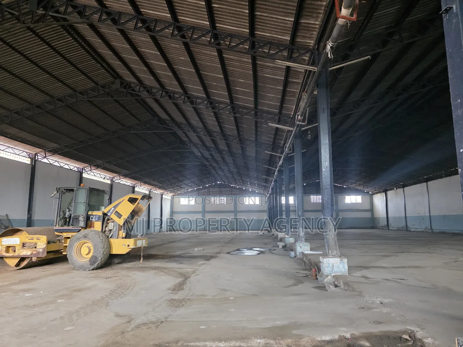 2200 SQM Warehouse at Community 1 in Sakumono