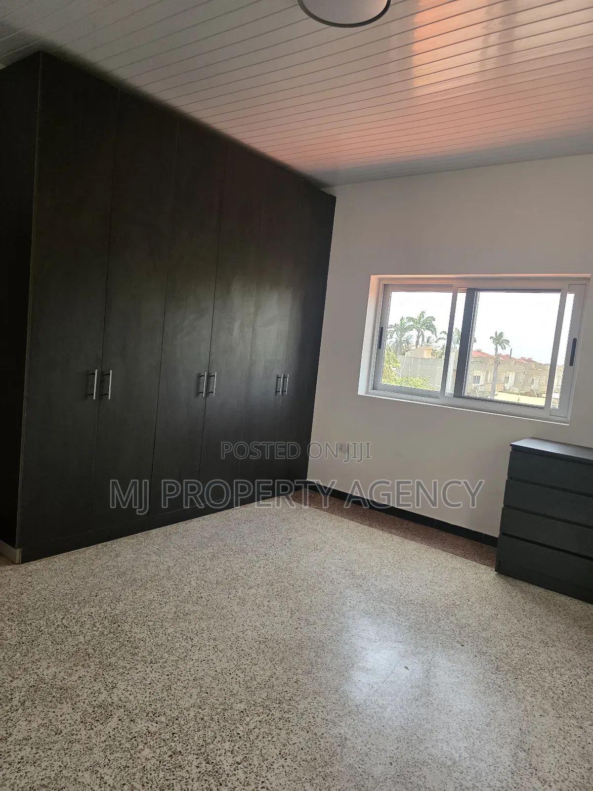 6bdrm House in Community 3, Sakumono for rent in Sakumono