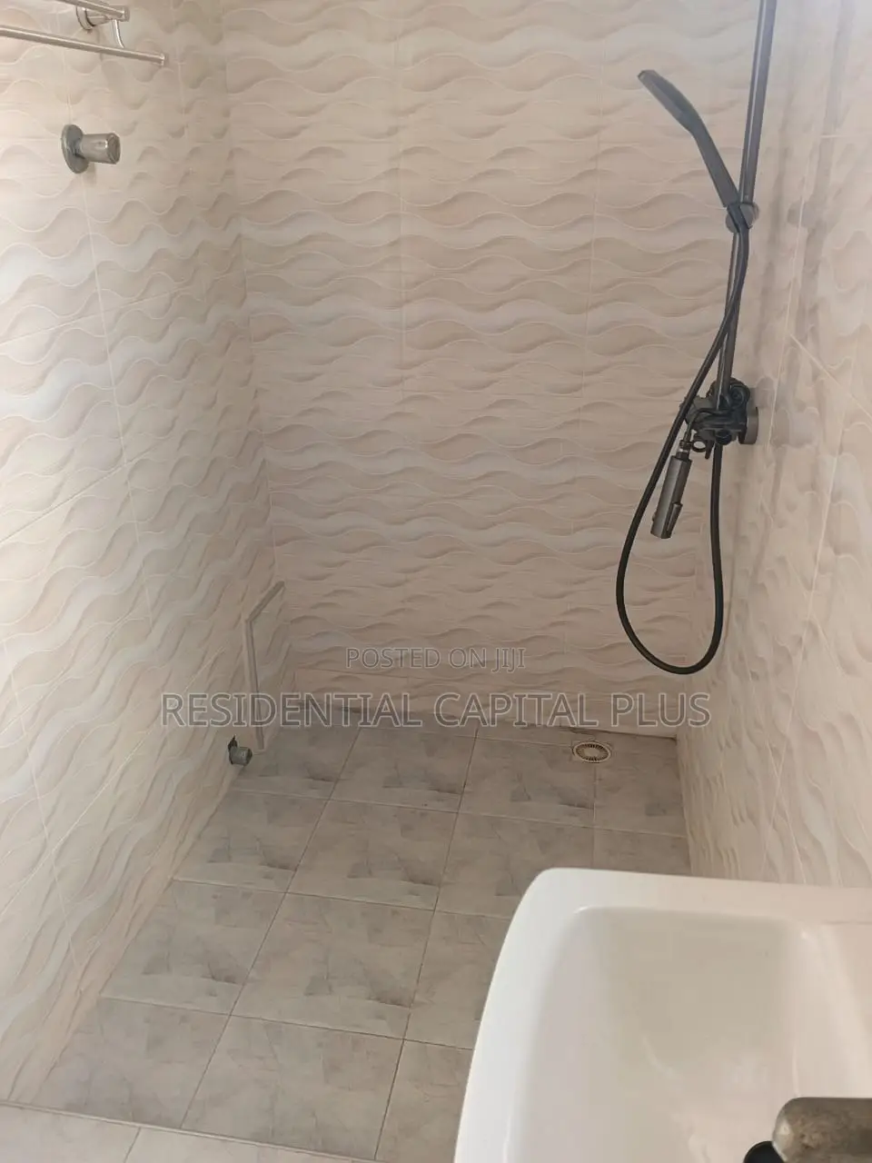 3bdrm Apartment in Adogonno, Spintex for rent in Spintex