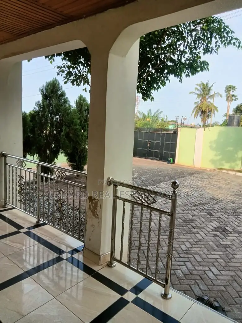 4bdrm House in Sefdard Properties, Ablekuma for rent in Ablekuma