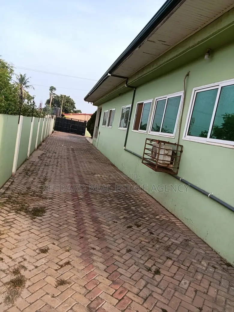 4bdrm House in Sefdard Properties, Ablekuma for rent in Ablekuma
