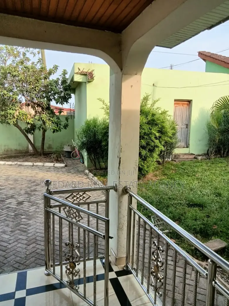 4bdrm House in Sefdard Properties, Ablekuma for rent in Ablekuma
