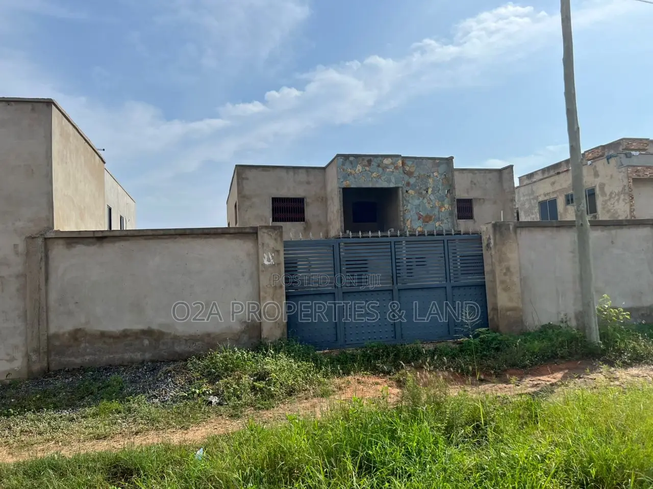 9bdrm House in Prampram for sale in Prampram