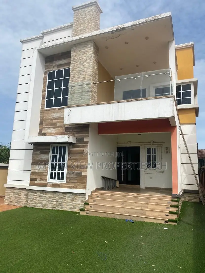 4bdrm Duplex in West Hills Mall Area for rent in West Hills Mall Area