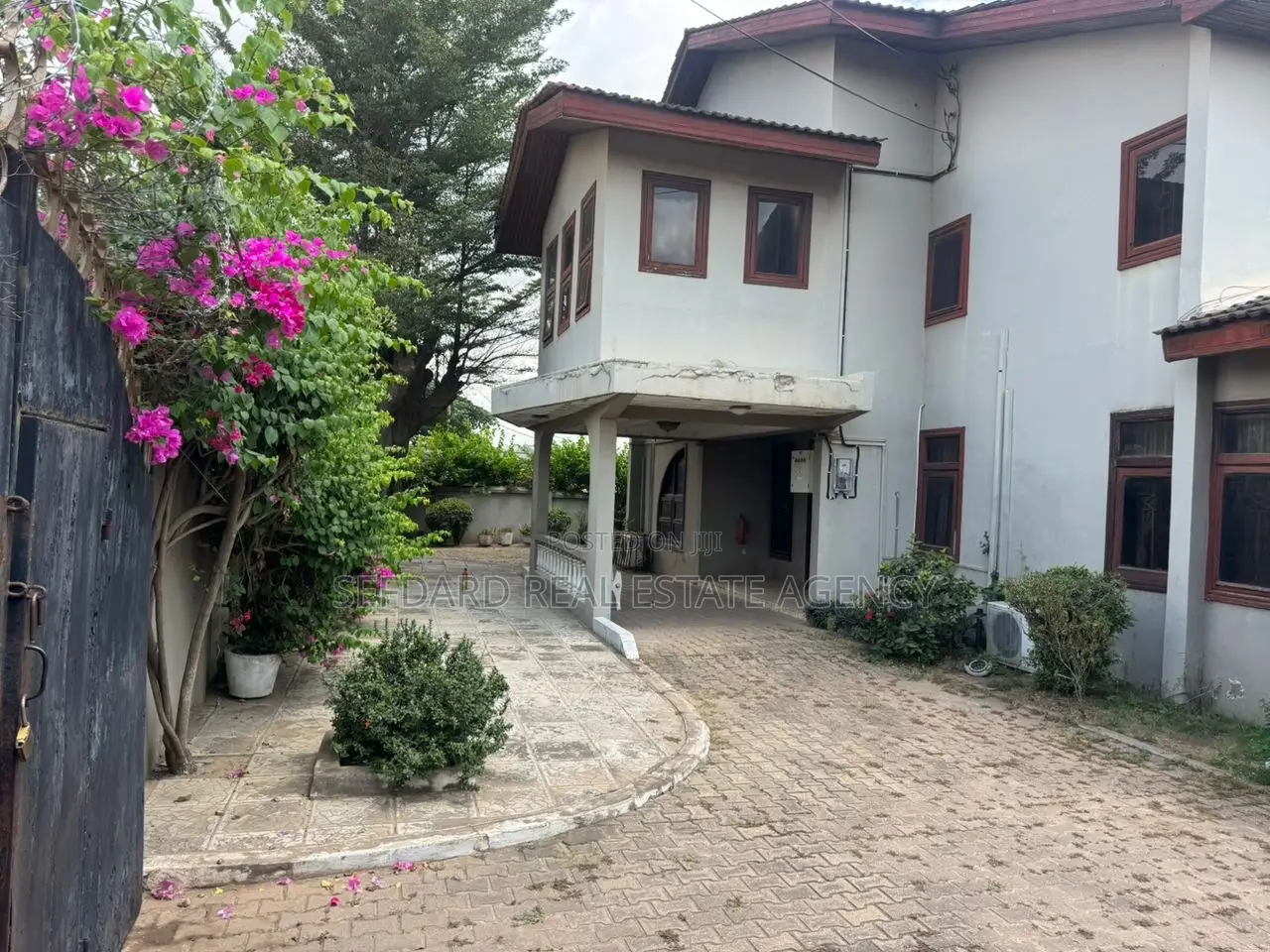 6bdrm House in Sefdard Properties, Achimota for sale in Achimota