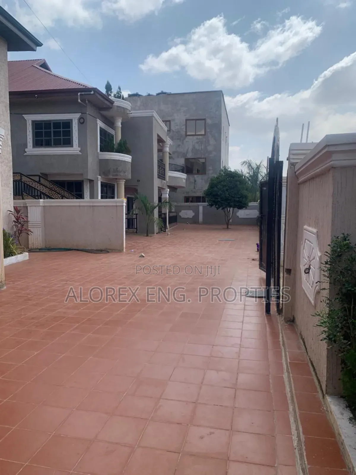 4bdrm Apartment in Adenta, New Site for rent in New Site