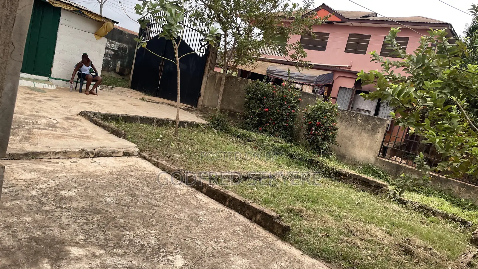 6bdrm House in Adeleke Estates, Kumasi Metropolitan for sale in Kumasi Metropolitan