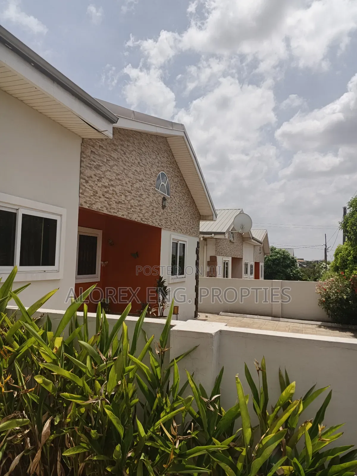 3bdrm Apartment in Oyarifa for rent in Oyarifa Mall Area