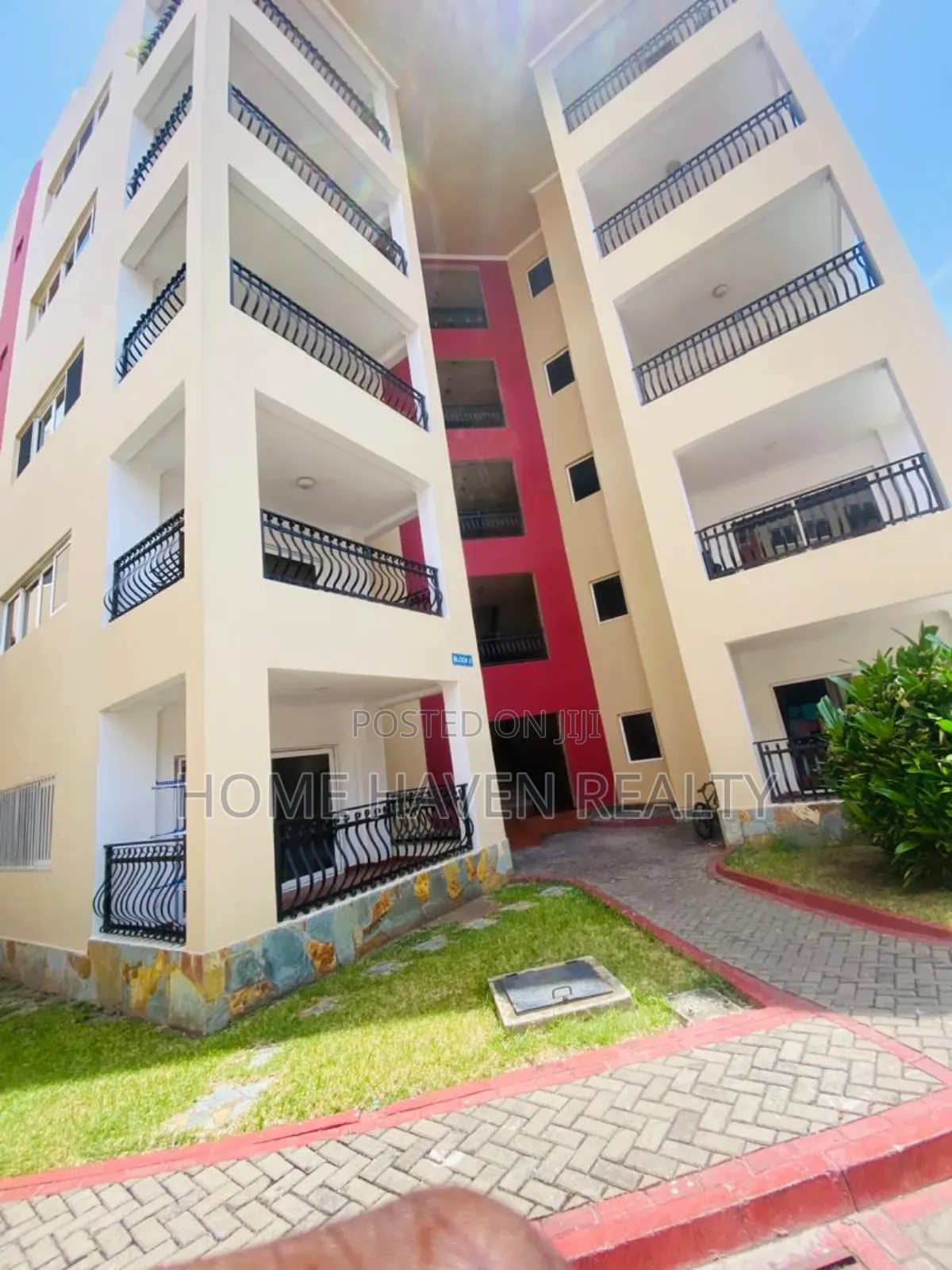Furnished 3bdrm Apartment in Airport Residentials for rent in Airport Residential Area