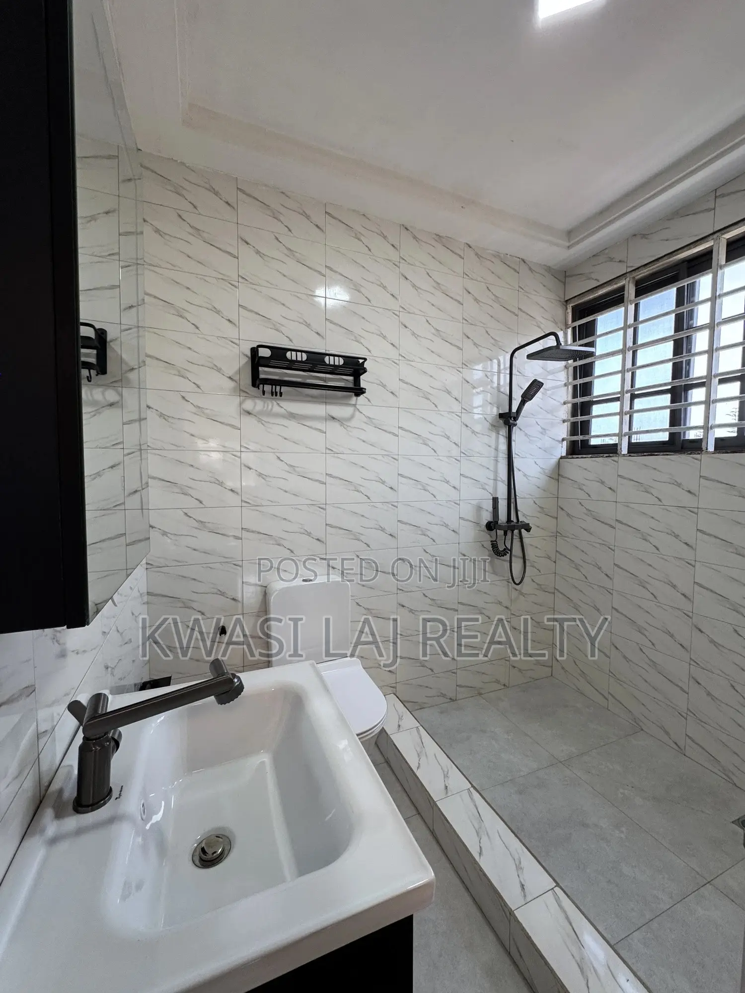 2bdrm Apartment in Inside New Bortianor, Weija for rent in Weija
