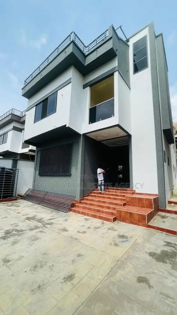 4bdrm Duplex in Sefdard Properties, Aburi for sale in Aburi