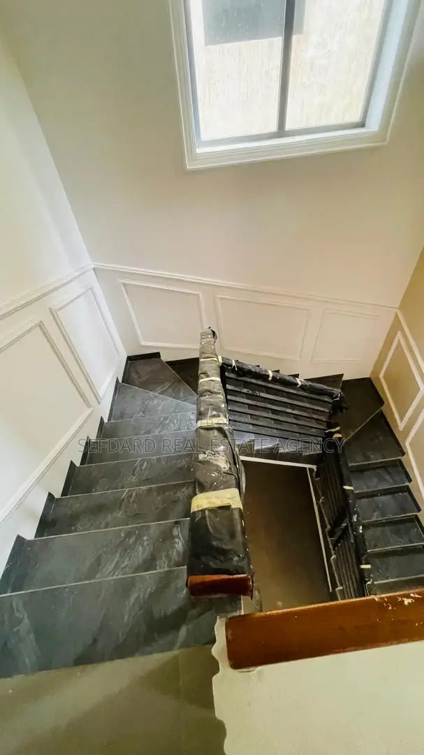 4bdrm Duplex in Sefdard Properties, Aburi for sale in Aburi