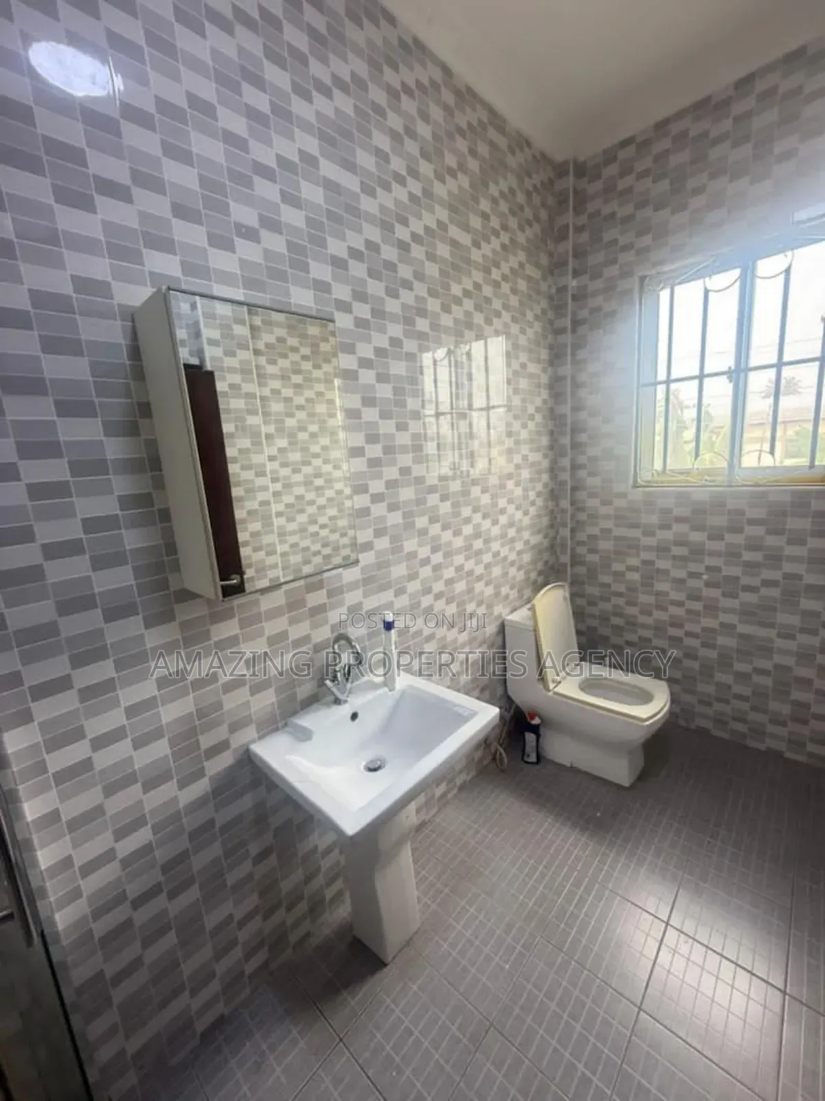 7bdrm House in Tema Community 12, Accra Metropolitan for sale in Accra Metropolitan
