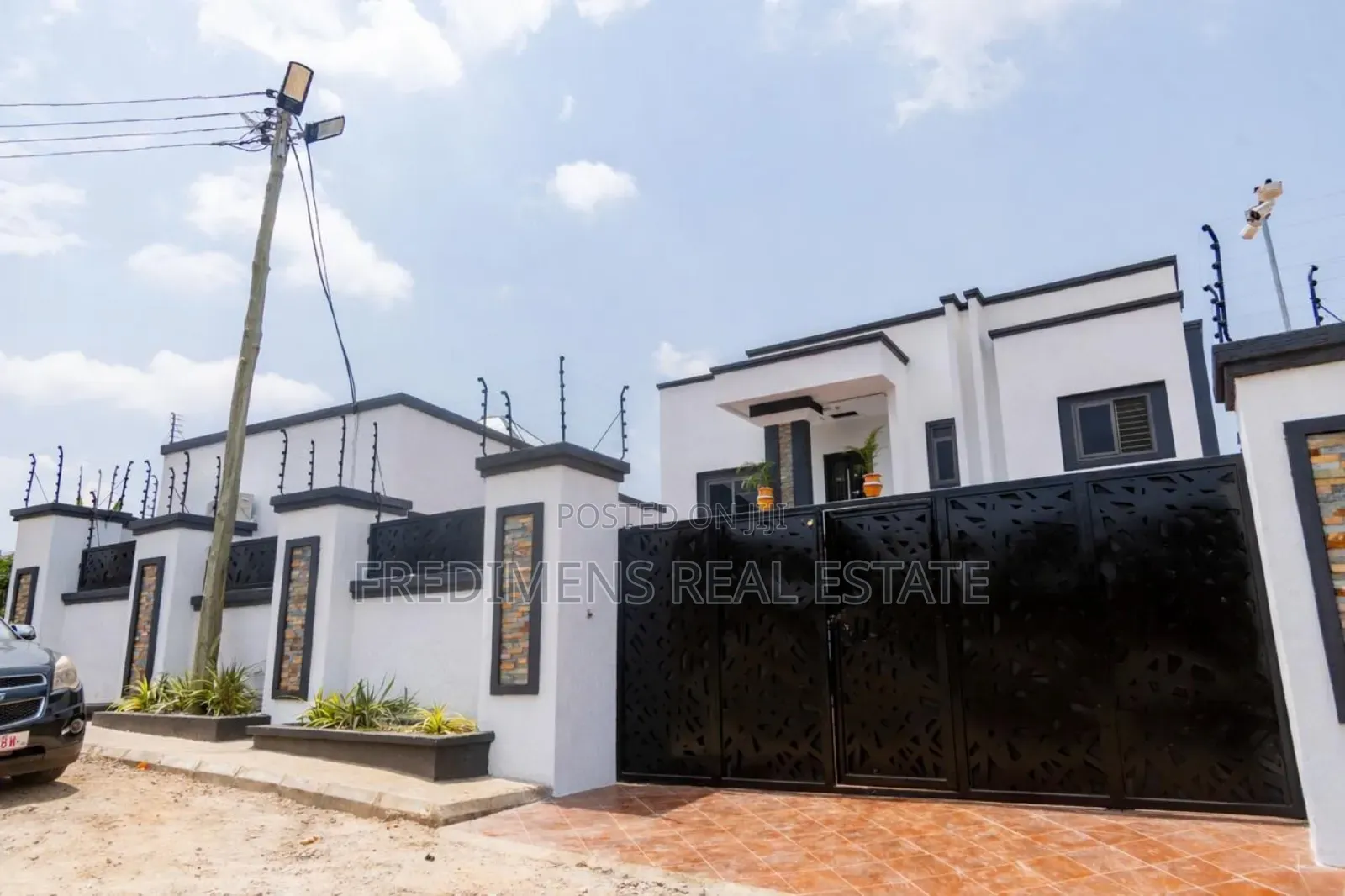 5bdrm House in Fredimens Real, Atwima Kwanwoma for sale in Atwima Kwanwoma